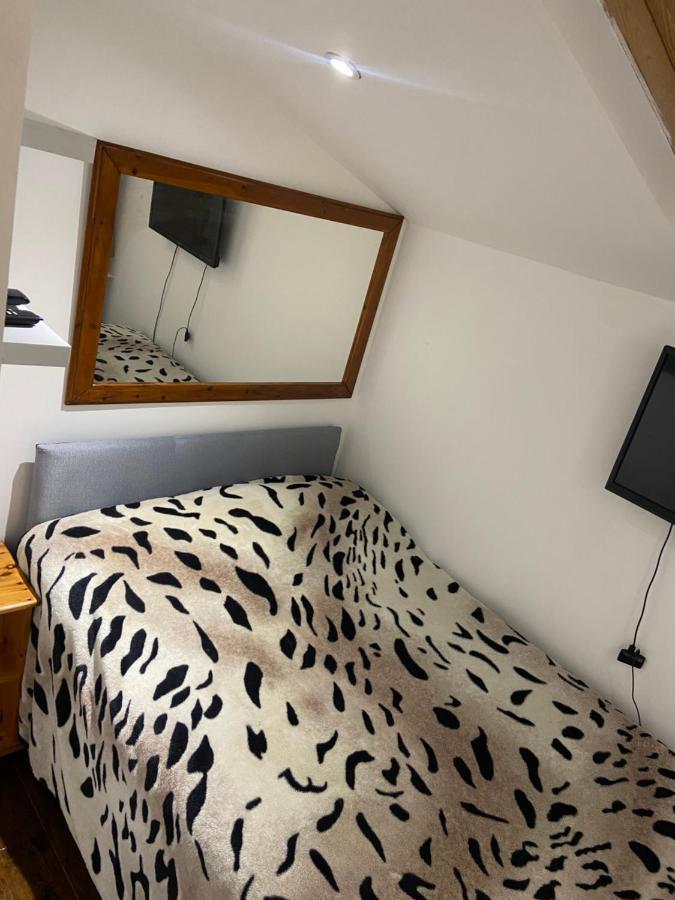 Cosy Little House Apartment มิลกาย ภายนอก รูปภาพ
